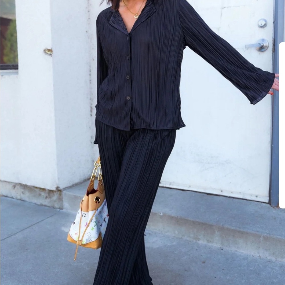 Dressed in LALA Long Sleeve Plissé Set in Black